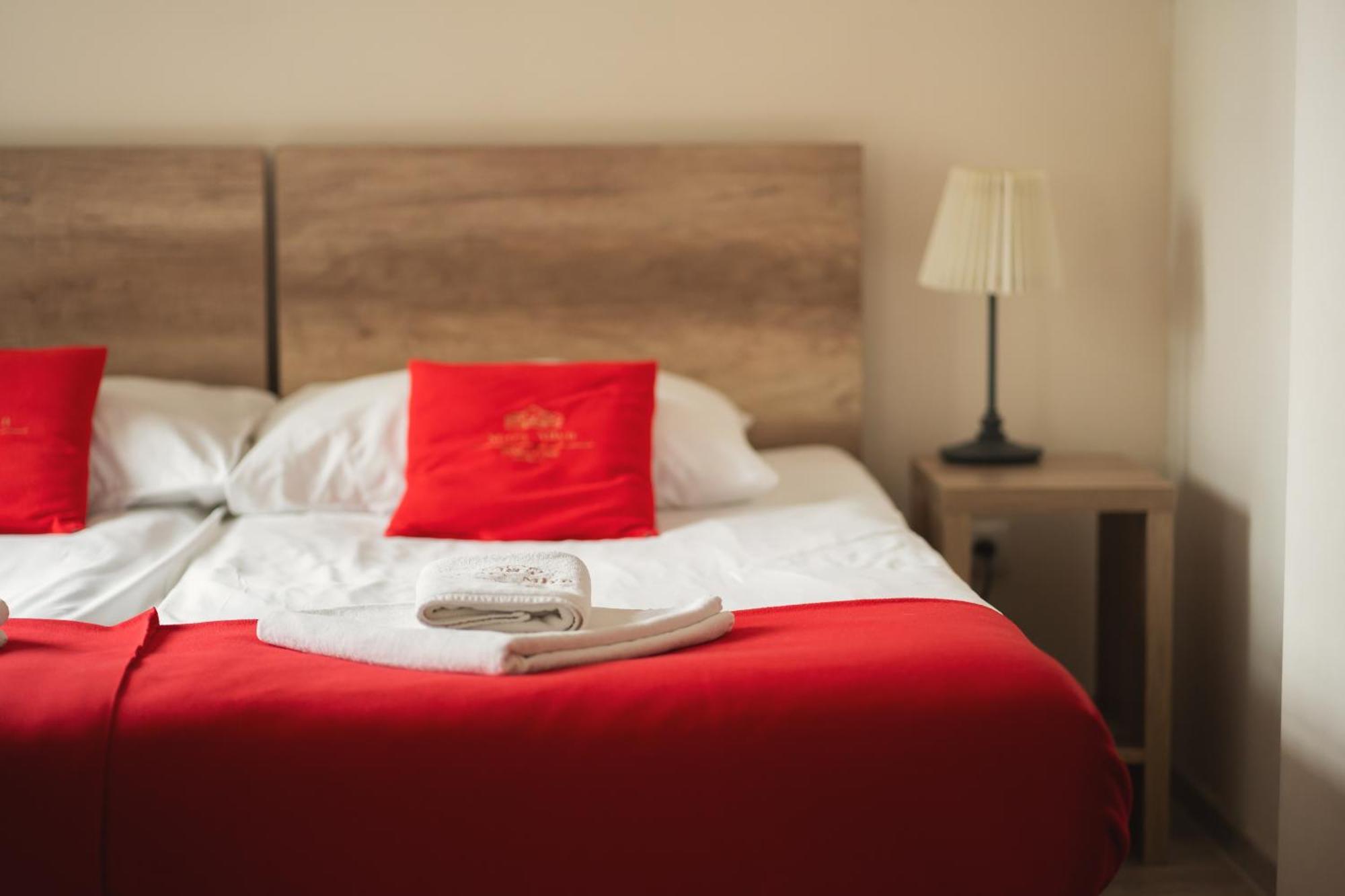 Stary Mlyn Strzeszyn Hotel Lubowo  Kamer foto