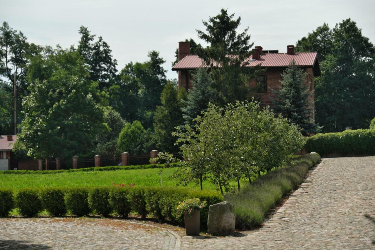 Stary Mlyn Strzeszyn Hotel Lubowo  Buitenkant foto